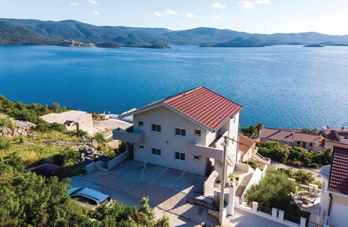 Komarna Apartment | Amazing apartment in Klek with house sea view