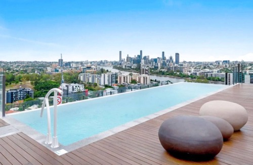 Toowong Apartment | Amazing Views - 2BD 2BA Homey Toowong Abode + Pool