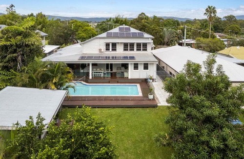 Samford Village House | Ananda House - Full Estate l Pool & Infrared Sauna l 2 mins Walk to Village