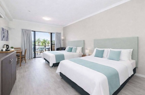 South Townsville Apartment | Anchorage Escape Townsville | Central Location & Marina Views
