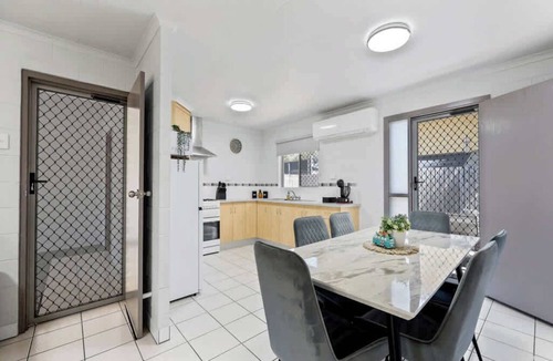 Andergrove Apartment | Andergrove Garden, Quiet Street 5 Min to Mackay