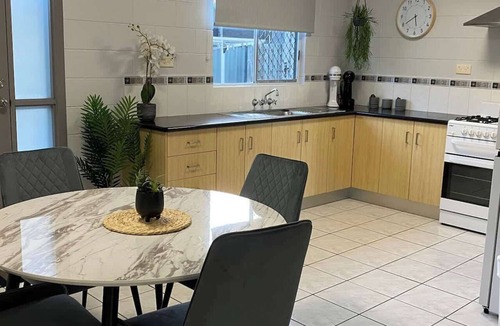 Andergrove Apartment | Andergrove Home with Leafy View with Wi-fi