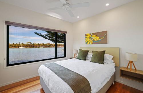 Huskisson Villa | Anglesea Waterfront Bungalow with Spa by Book Jervis Bay