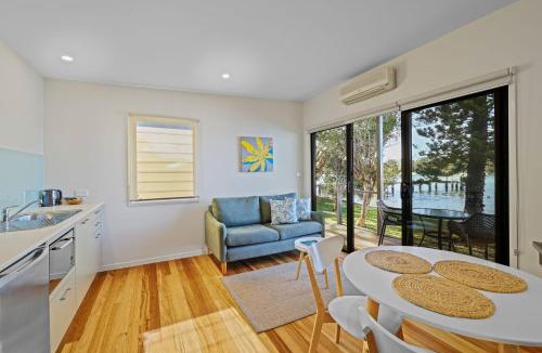 Huskisson Villa | Anglesea Waterfront Bungalow with Spa by Book Jervis Bay
