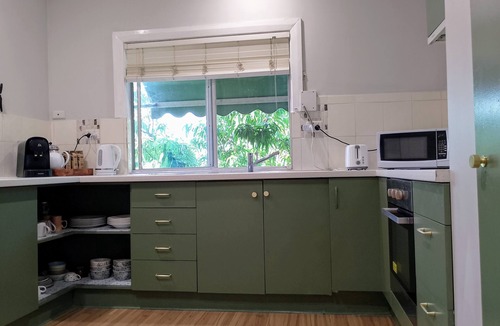 Annerley Apartment | Annerley Abode - Spacious Garden Retreat Near CBD