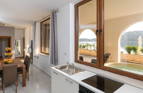 Zaton Apartment | Apartment Frankie's Place - Two-Bedroom Apartment with Terrace and Sea View