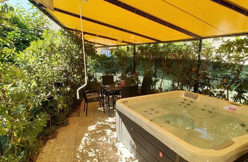Split Apartment | Apartment Johnny II Split Croatia, hot tub, centre, beach, old town, promenade