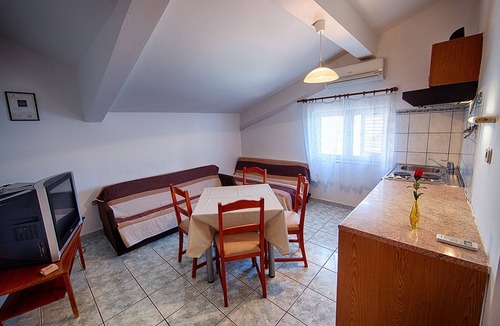 Pasadur Apartment | Apartments Malo Lago - One-Bedroom Apartment with Balcony and Sea View - Attic (Apartment 1)