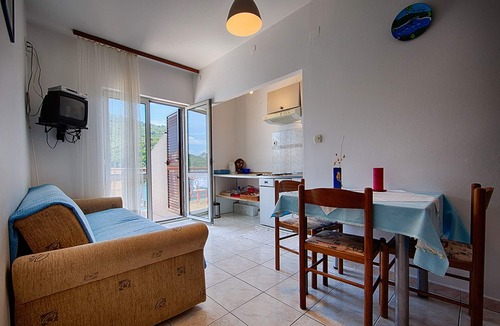 Pasadur Apartment | Apartments Malo Lago - One-Bedroom Apartment with Balcony and Sea View - 2nd floor (Apartment 5)