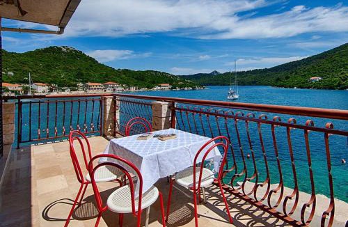 Pasadur Apartment | Apartments Malo Lago - One-Bedroom Apartment with Balcony and Sea View - 2nd floor Apartment 5