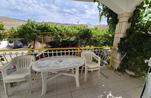 Grebastica Apartment | Apartments Nada (57041-A2) - Grebastica