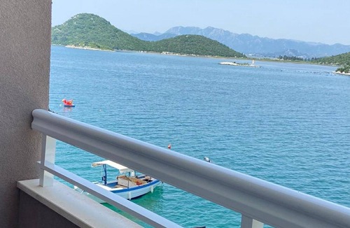 Blace Apartment | Apartments Tiho & Jelena- One Bedroom Apartment with Balcony and Sea View (Maestral)