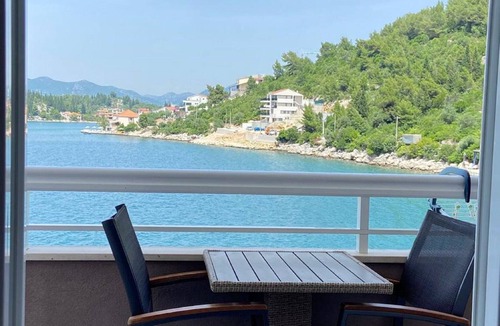 Blace Apartment | Apartments Tiho & Jelena- Studio Apartment with Balcony and Sea View (Fureal)