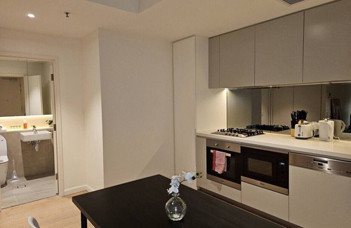 St. Leonards Apartment | APT 1BR St Leonards Walk to Station & Easy to CBD