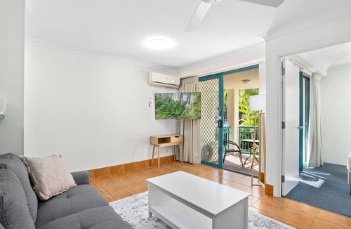 Broadbeach Apartment | Aruba Beach One-Bedroom Apartment in the heart of Broadbeach!