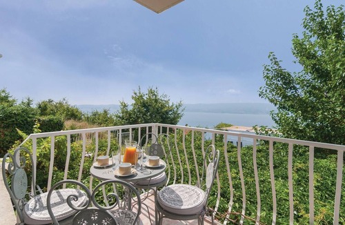 Dugi Rat Apartment | Awesome apartment in Duce with WiFi
