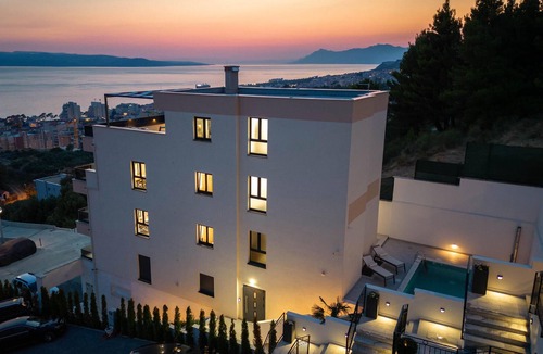 Moca Apartment | Awesome apartment in Makarska with heated swimming pool