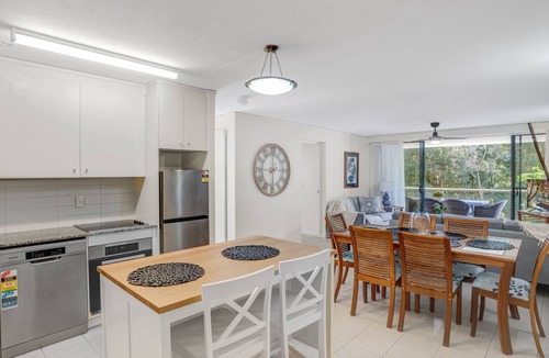 Rainbow Beach Apartment | Baden 62 - Rainbow Shores. Beach Escape, Air con, Pool, All beds made