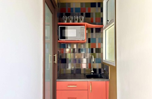 Balmain Apartment | Balmain Village Retreat | Sleeps 2 | AC + Parking | City 3kms