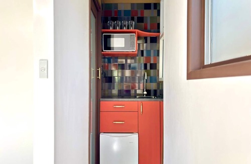 Balmain Apartment | Balmain Village Retreat | Sleeps 2 | AC + Parking | City 3kms