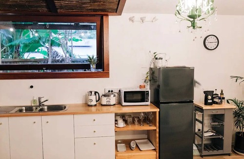 Rosemount House | Banana Hut: Cosy, Spacious & Tranquil