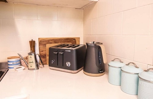 Leura House | Banksia Cottage, pretty cottage with garden, pet freiendly
