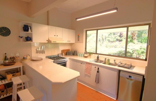 Leura House | Banksia Cottage, pretty cottage with garden, pet freiendly