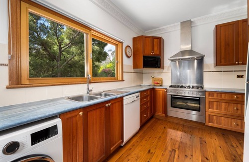 Leura House | Banksia Tops with views to The Three Sisters