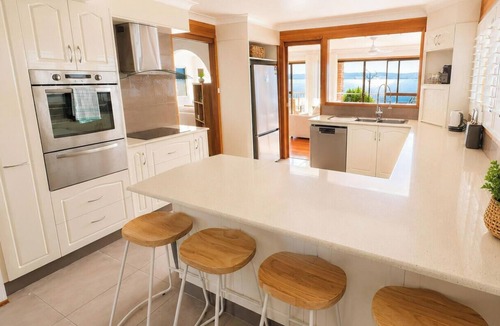 Marks Point House | Banyandah - home on the water