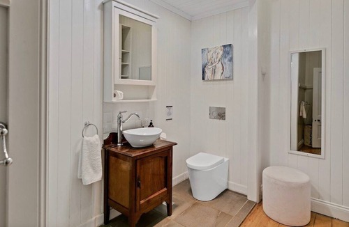 North Maleny House | Baroon Pocket · Addison's Baroon Pocket - Pet Friendly Cottage