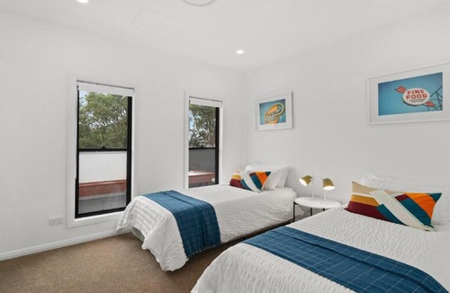 Booker Bay House | Bay Bliss U2 Booker Bay -Walk to beach, shops & restaurants