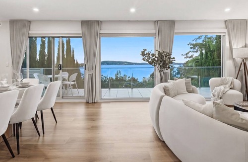Tascott House | Bayview Luxe Retreat | Luxury Central Coastal Escape with Panoramic Water Views