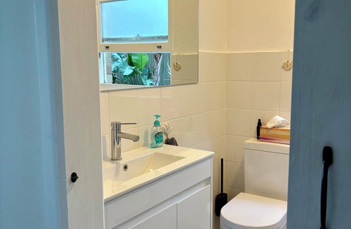 Freshwater Apartment | Beach 2-bedroom apartment in Freshwater 200m from the beach