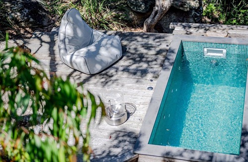 Hardys Bay House | Beach, bay, bush and heated plunge pool