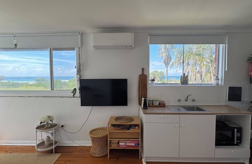 Kiama Downs Apartment | BEACHFRONT ESCAPE Jones Beach Kiama - Direct beach access & great views. RELAX.