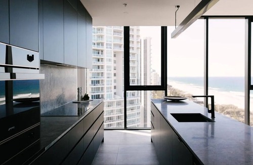 Broadbeach Apartment | Beachfront Penthouse Broadbeach Waters.