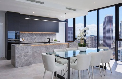 Broadbeach Apartment | Beachfront Penthouse Broadbeach Waters.