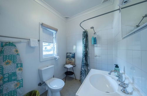 Manly Apartment | Beachfront Retreat in Manly + Parking Available