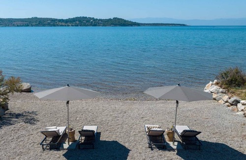 Kilada House | Beachfront Villa Oneiro with Sea Views, Villa