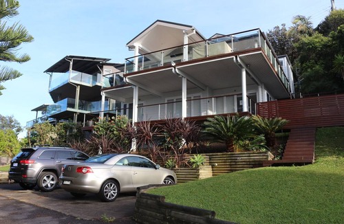 Copacabana House | Beachouse for Family or Couples with views and 2 minute walk to beach and shops