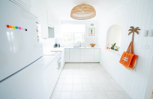 The Entrance Apartment | Beachside Apartment - Ocean Views - 150m to Beach