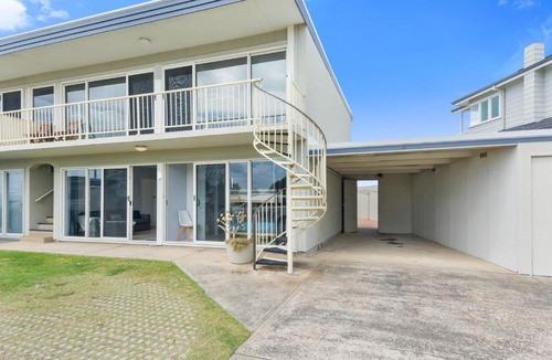 Towradgi Apartment | 'Beachside Escape' A Breezy Waterfront Family Abode