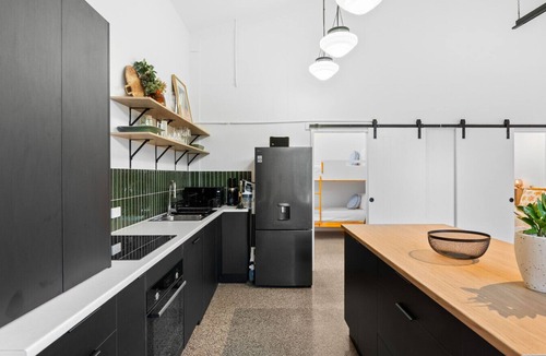 Newell House | Beachside Stay with Queen Bed & Bunks | Black Cockatoo