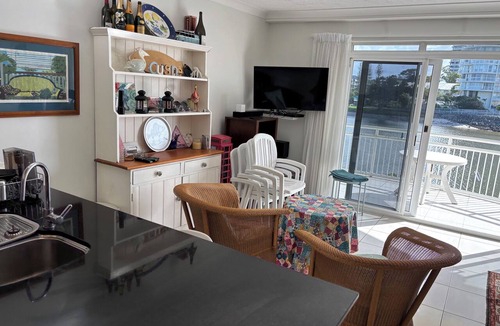Biggera Waters Apartment | Beautiful apartment on the water at Biggera Waters, Gold Coast
