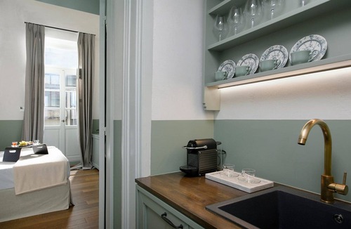 Psirri Villa | Beautiful Athens Apartment | 1 Bedroom | Apartment Gildarts | Furnished Balcony
