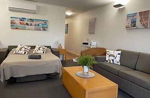 Gold Coast Apartment | Beautiful Quiet Apartment at Couran Cove on the Marina with berth