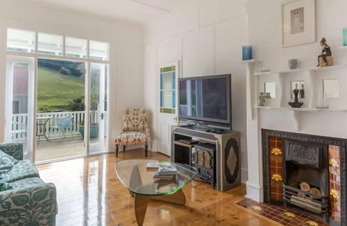 Kiama Other | Beautiful renovated pet friendly farmhouse in the rolling green hills of Kiama