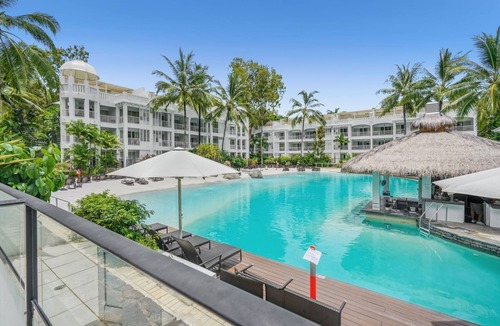 Palm Cove Apartment | Beautifully appointed 1 Bedroom Ground Floor Beach Club Lagoon View Apartment