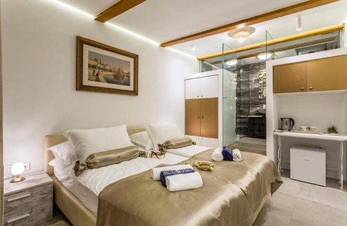 Old Town Apartment | Bella Vita