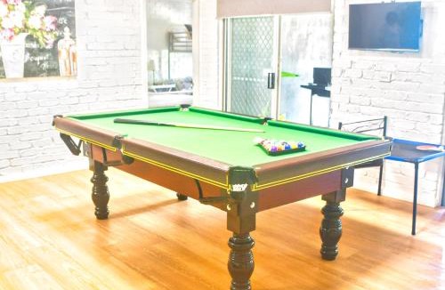 Berkeley Vale House | Berkeley Waterfront - Family & Pet Paradise